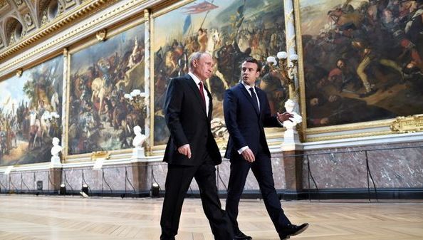 La canicule inédite et un dialogue inattendu entre Macron et Poutine marquent la fin juillet